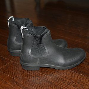 UGG black rubber boots 9 Short Wellies sherpa comfort sole waterproof womens